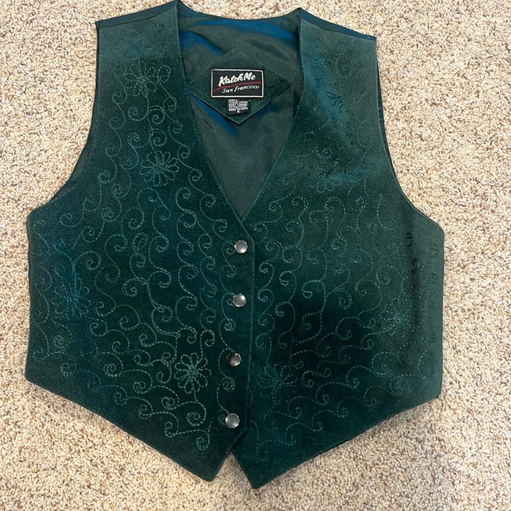 Women’s vest size small snap front